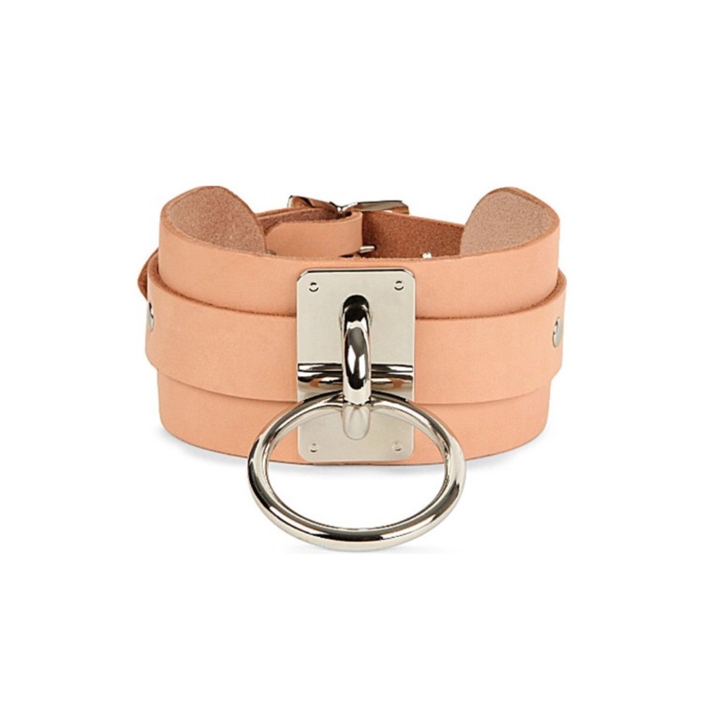 Zana Bayne choker collar in beige
